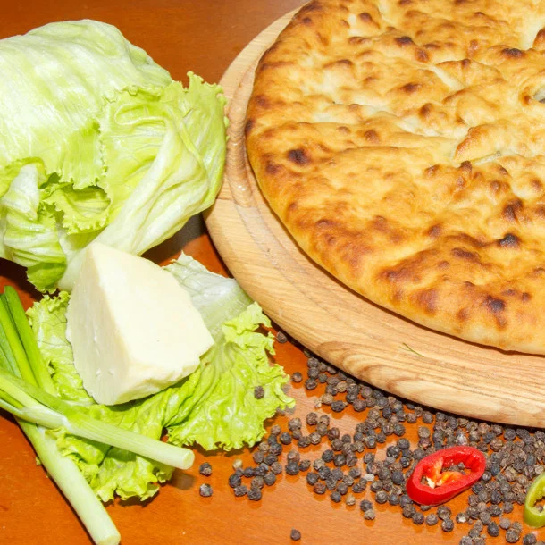 Кабускаджын — пирог с капустой и сыром. 